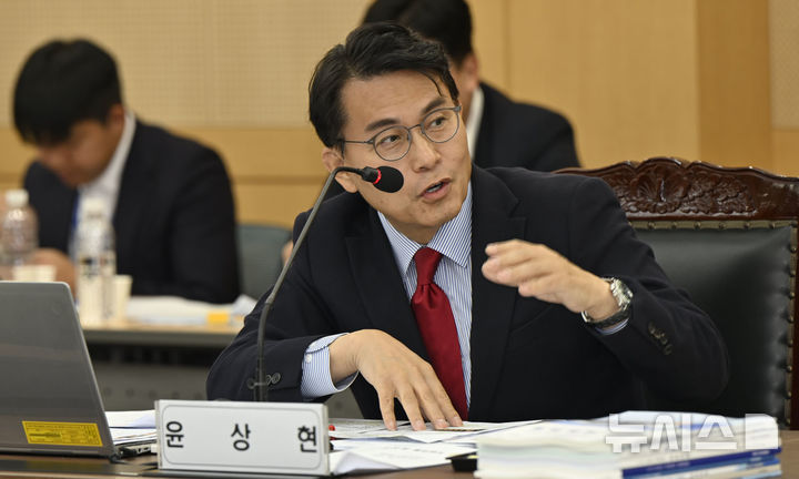 [전남광주=뉴시스] 양시원 기자 = 국민의힘 윤상현 의원이 20일 전남광주 동구 광주고등법원에서 열린 국회 법제사법위원회의 광주고등법원 등에 대한 국정감사 도중 질의하고 있다. 2026.10.20. goodwrite97@newsis.com