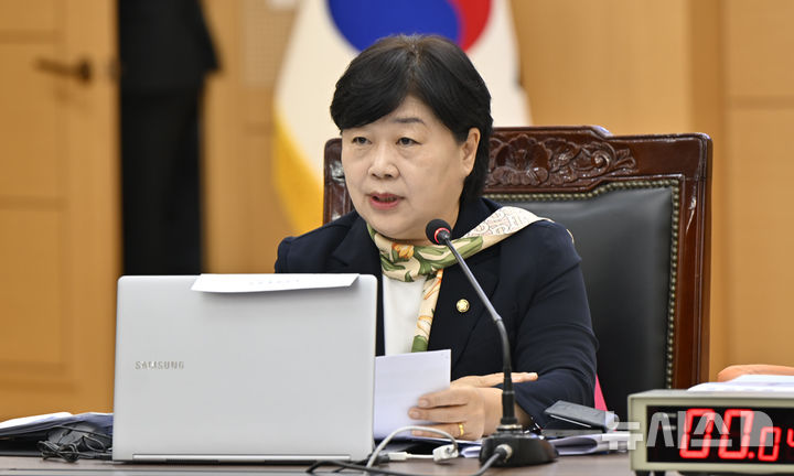 [전남광주=뉴시스] 양시원 기자 = 서영교 국회 법제사법위원장이 20일 전남광주 동구 광주고등법원에서 열린 광주고등법원 등에 대한 국정감사 도중 질의하고 있다. 2026.10.20. goodwrite97@newsis.com