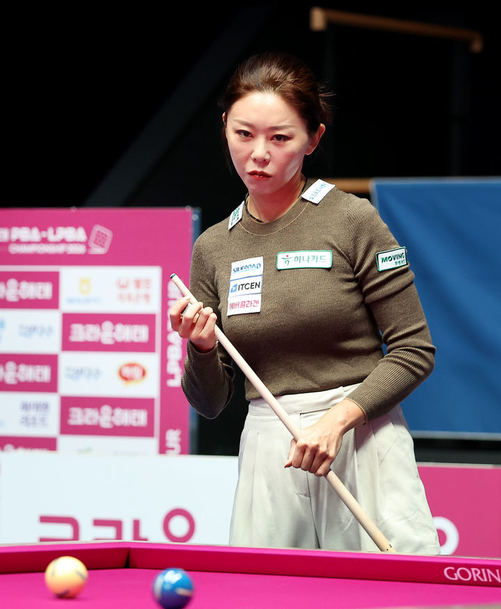 [서울=뉴시스] 프로당구 2026~2027시즌 5차 투어 '지금 잘 사는 방법 zgm NH농협카드 PBA-LPBA 챔피언십' LPBA 32강에 진출한 김가영. (사진=PBA 제공) 2026.10.19. *재판매 및 DB 금지