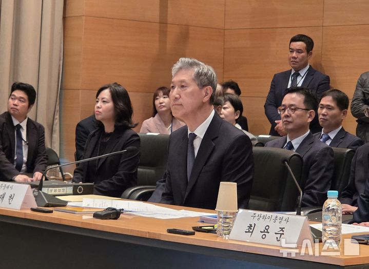 [베이징=뉴시스] 박정규 특파원 = 노재헌 주중국대사가 20일 중국 베이징 주중대사관에서 열린 국회 외교통일위원회 국정감사에 참석해 의원들의 발언을 듣고 있다. 2026.10.20 pjk76@newsis.com