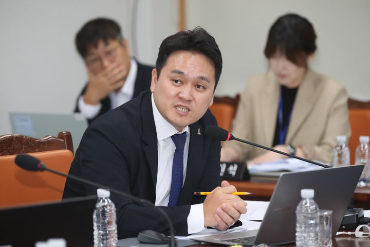 [제주=뉴시스] 한동훈 제주도의원이 20일 오전 제455회 제주도의회(임시회) 미래경제산업위원회 회의에서 발언하고 있다. (사진=제주도의회 제공) 2026.10.20. photo@newsis.com *재판매 및 DB 금지