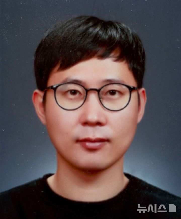 [장흥=뉴시스] 장흥 청년농업인 김동건 '전남광주 최초 수도작 마이스터' 지정. (사진=장흥군 제공) photo@newsis.com *재판매 및 DB 금지