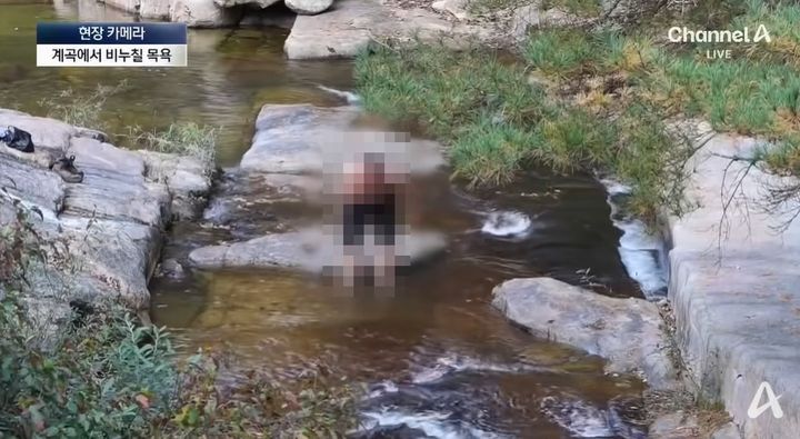 [서울=뉴시스] 국립공원에서 등산객들이 음주 및 취사하는 모습과 계곡에서 비누로 몸을 씻는 모습이 포착됐다. (사진='채널A News' 캡처)