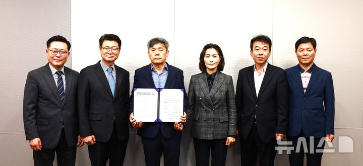 원전 소재 5개 지자체, 사용후핵연료 저장시설 지원 대책 촉구 공동 건의서 전달
