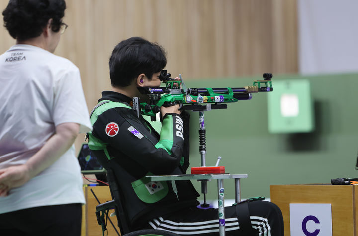 [서울=뉴시스] 2026 아이치·나고야 장애인아시안게임 사격 혼성 10ｍ 공기소총 복사(스포츠등급 SH2)에서 동메달을 딴 박승우. (사진 = 대한장애인체육회 제공) *재판매 및 DB 금지