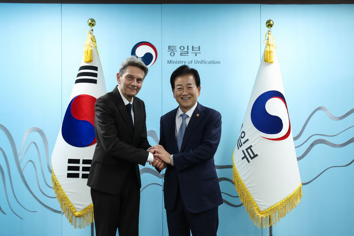 정동영 통일부 장관이 20일 오후 롤프 뮈체니히 독일 연방의회 의원과 만나고 있다. (사진=통일부 제공) 2026.10.20. *재판매 및 DB 금지