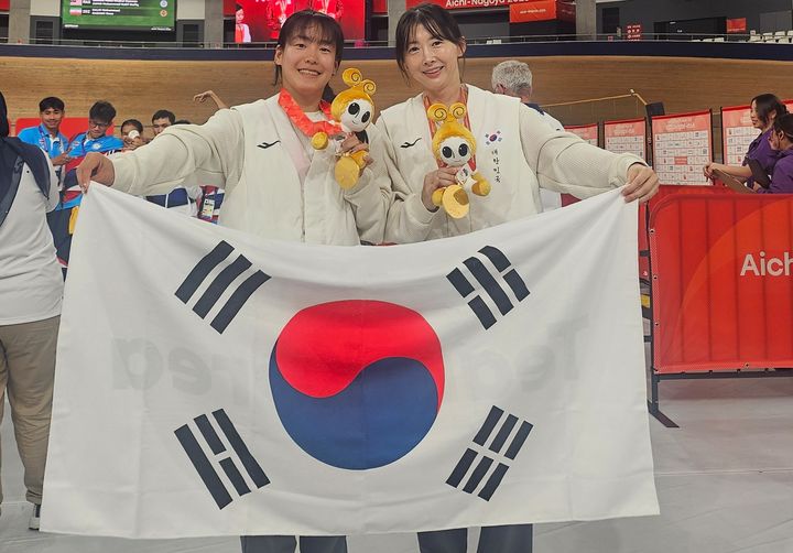 [서울=뉴시스] 사이클 박현미와 파일럿 김채연. (사진=대한장애인체육회 제공) 2026.10.20. photo@newsis.com *재판매 및 DB 금지