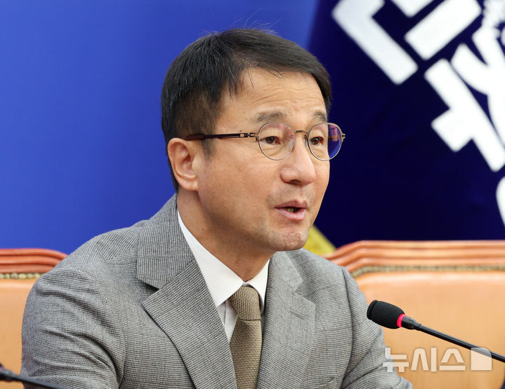[서울=뉴시스] 고범준 기자 = 한병도 더불어민주당 원내대표가 20일 서울 여의도 국회에서 열린 국정감사 대책회의에서 발언하고 있다. 2026.10.20. bjko@newsis.com