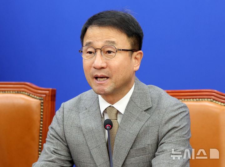 [서울=뉴시스] 고범준 기자 = 한병도 더불어민주당 원내대표가 20일 서울 여의도 국회에서 열린 국정감사 대책회의에서 발언하고 있다. 2026.10.20. bjko@newsis.com