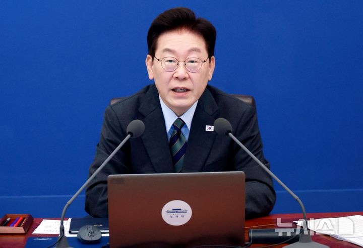[서울=뉴시스] 김진아 기자 = 이재명 대통령이 20일 청와대에서 열린 국무회의에서 발언하고 있다. 2026.10.20. bluesoda@newsis.com