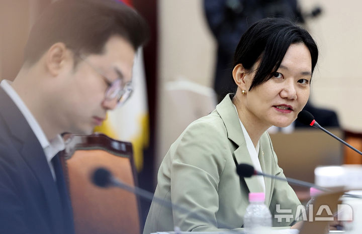 [대구=뉴시스] 이무열 기자 = 더불어민주당 김남희 의원이 20일 대구 수성구 대구고법에서 열린 국회 법제사법위원회(법사위)의 대구고등·지방·가정·회생법원, 부산고등·지방·가정·회생법원, 울산지방·가정법원, 창원지방법원에 대한 국정감사에서 질의하고 있다. 2026.10.20. lmy@newsis.com