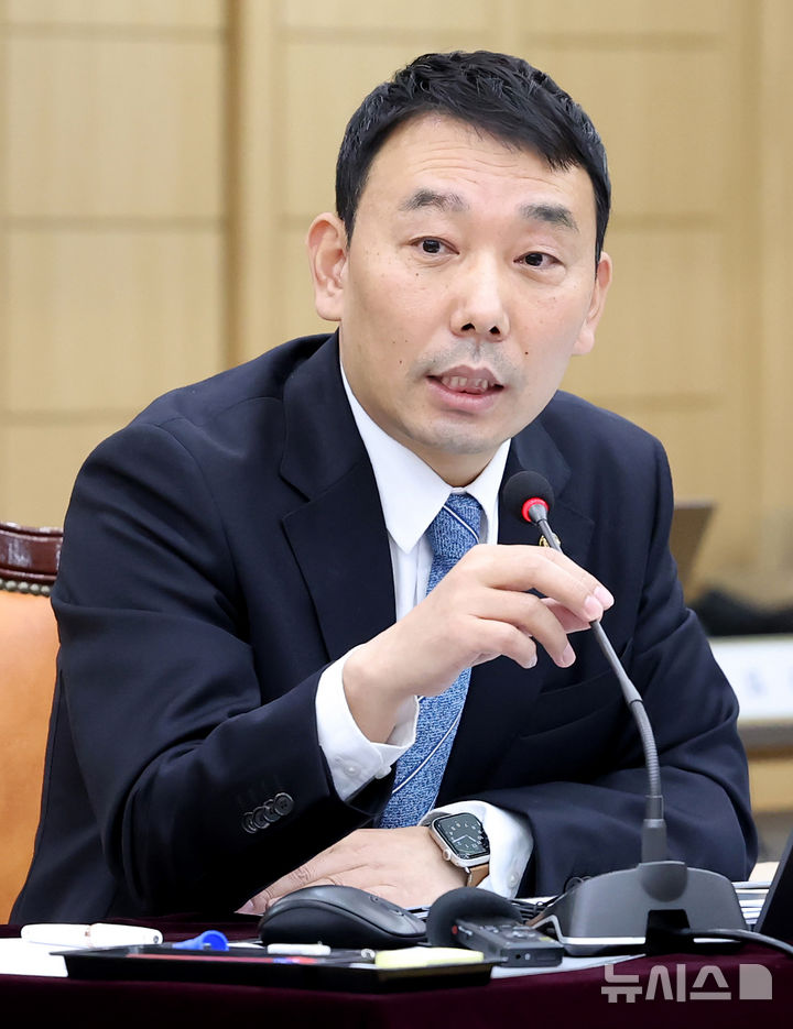 [대구=뉴시스] 이무열 기자 = 김용민 더불어민주당 의원이 20일 대구 수성구 대구고등법원에서 열린 국회 법제사법위원회(법사위)의 대구고등·지방·가정·회생법원, 부산고등·지방·가정·회생법원, 울산지방·가정법원, 창원지방법원에 대한 국정감사에서 질의하고 있다. 2026.10.20. lmy@newsis.com
