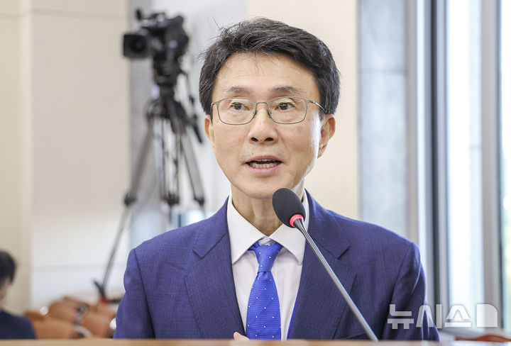 [서울=뉴시스] 정병혁 기자 = 박종원 한미전략투자공사 사장이 20일 서울 여의도 국회에서 열린 재정경제기획위원회의 한국수출입은행 등에 대한 국정감사에서 업무보고를 하고 있다. 2026.10.20. jhope@newsis.com