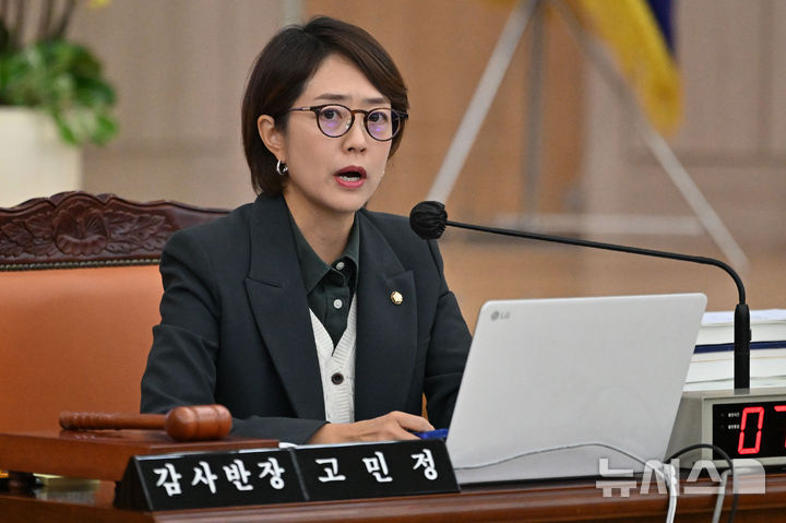 [전남광주=뉴시스] 이영주 기자 = 고민정 국회 교육위 간사 가 20일 오전 전남광주 무안군 전남광주교육청 무안청사에서 열린 2026년도 국회 교육위원회 국정감사에 참여해 질의하고 있다. 2026.10.20. leeyj2578@newsis.com
