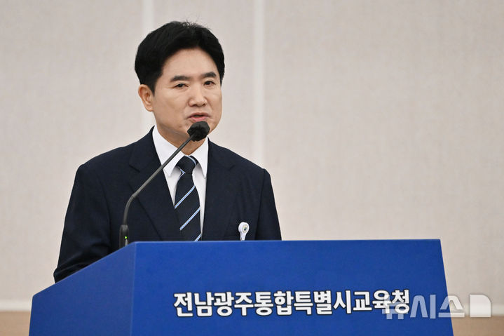 [전남광주=뉴시스] 이영주 기자 = 김대중 전남광주특별시교육감이 20일 오전 전남광주 무안군 전남광주교육청 무안청사에서 열린 2026년도 국회 교육위원회 국정감사에 참여해 업무보고하고 있다. 2026.10.20. leeyj2578@newsis.com