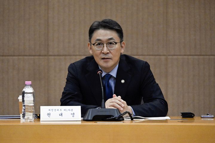 [서울=뉴시스] 사진은 권대영 재정경제부 차관이 지난 20일 서울 서초구 서울지방조달청에서 가상자산 과세 관련 현장 간담회를 주재하고 있는 모습. (사진=재경부 제공) 2026.10.20. photo@newsis.com *재판매 및 DB 금지