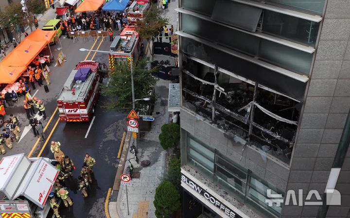 역삼 연쇄방화 사건 관련 실제 보도 이미지 21 - 20일 역삼동 연쇄 방화 현장 소방대원 촬영사진 6927