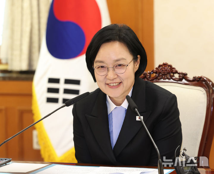 [서울=뉴시스] 조수정 기자 = 한성숙 국무총리가 20일 오후 서울 종로구 정부서울청사에서 열린 제262차 정부업무평가위원회 회의에서 인사말 하고 있다. 2026.10.20. chocrystal@newsis.com