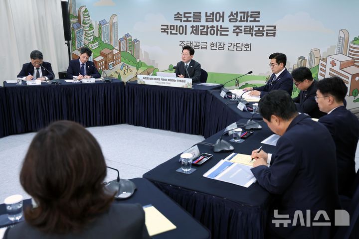 [인천=뉴시스] 조성봉 기자 = 이재명 대통령이 20일 인천 계양 공공주택지구에서 열린 주택공급 현장 간담회에서 발언을 하고 있다. (청와대통신사진기자단) 2026.10.20. suncho21@newsis.com