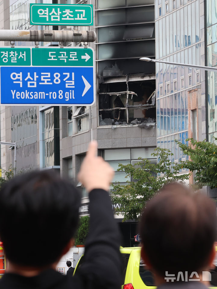 역삼 연쇄방화 사건 관련 실제 보도 이미지 16 - 20일 역삼동 연쇄 방화 현장 소방대원 촬영사진 7298