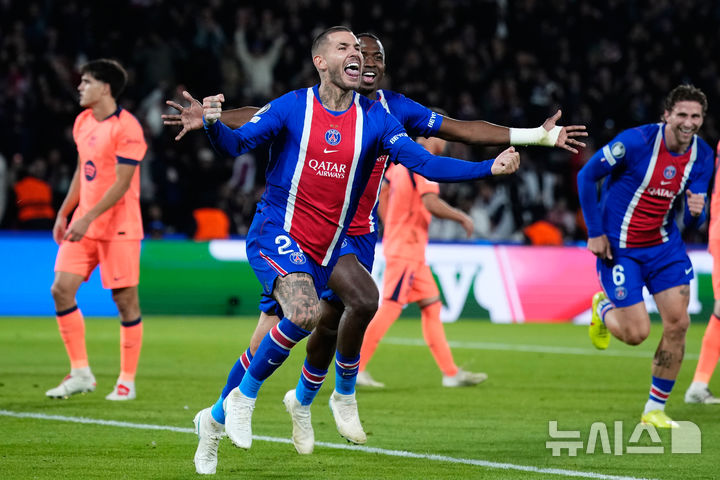 [파리=AP/뉴시스]PSG, 바르셀로나 4-2 격파. 2026.10.20.