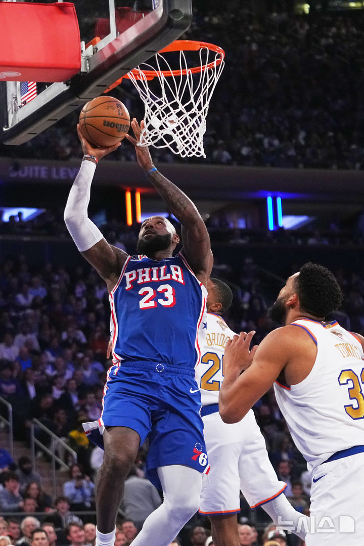 [뉴욕=AP/뉴시스] 미국프로농구(NBA) 필라델피아 세븐티식서스의 르브론 제임스. 2026.10.20.
