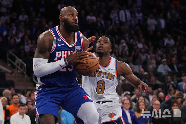 [뉴욕=AP/뉴시스] 미국프로농구(NBA) 필라델피아 세븐티식서스의 르브론 제임스. 2026.10.20.