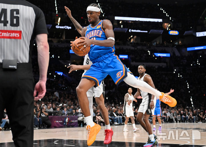 [샌안토니오=AP/뉴시스] 미국프로농구(NBA) 오클라호마시티 선더의 샤이 길저스알렉산더. 2026.10.20.