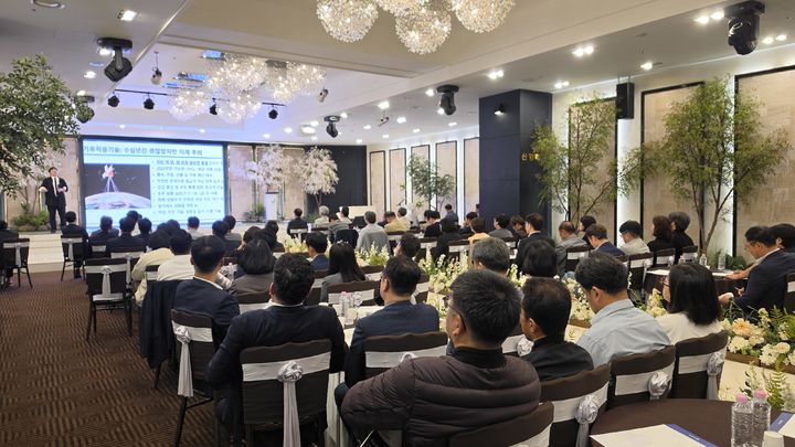 [진주=뉴시스]진주상공회의소, CEO 세미나.(사진=진주상공회의소 제공).2026.10.21.photo@newsis.com *재판매 및 DB 금지