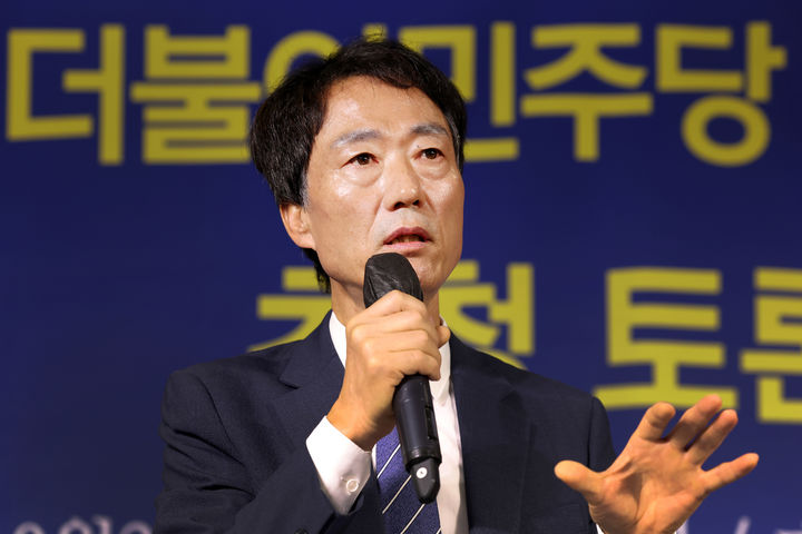 [대구=뉴시스] 박형룡 더불어민주당 대구시당위원장이 21일 오전 대구아트파크에서 열린 '아시아포럼21 초청 토론회'에서 발언하고 있다. (사진=아시아포럼21 제공) 2026.10.21. photo@newsis.com