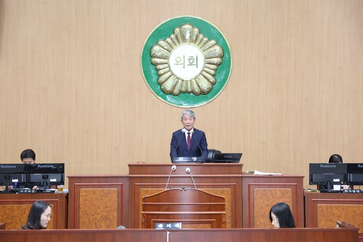 [통영=뉴시스][고성(경남)=뉴시스] 신정철 기자= 경남 고성군의회는 21일, 제313회 임시회 제2차 본회의를 끝으로 9일간의 의사일정을 마무리하며 폐회했다.사진은 제313회 임시회 제2차 본회의 모습.(사진=고성군의회 제공).2026.10.21. photo@newsis.com *재판매 및 DB 금지