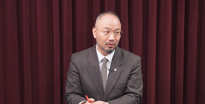 [서울=뉴시스] 인천 흉기난동 사건의 피의자가 인터뷰에서 "제가 낭떠러지에 있었어서"라고 발언하며 불확실한 것에 대해서 남 탓을 하는 위험한 사고방식을 보인 것으로 나타났다. (사진=유튜브 채널 '신사임당' 화면 캡쳐) 2026.10.21. 