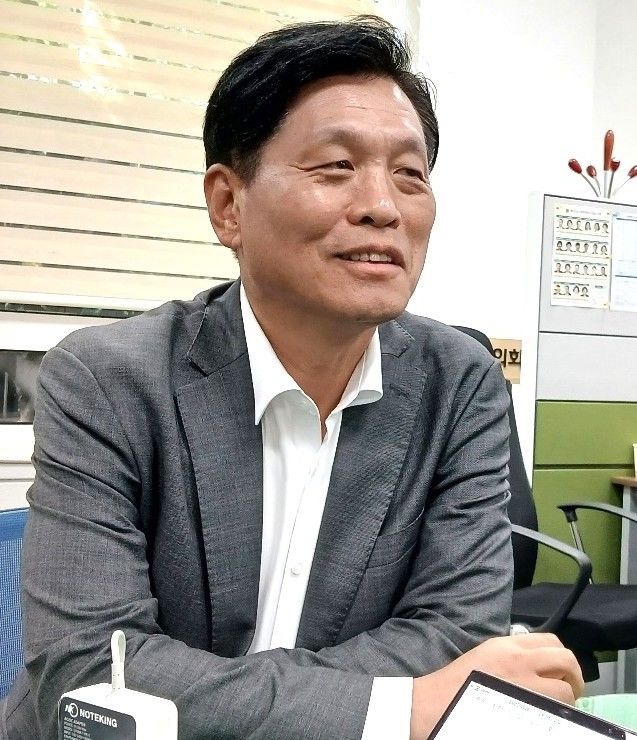 [대전=뉴시스]조명휘 기자 = 조승래(더불어민주당·대전 유성구갑) 국회의원이 21일 오후 대전시의회 기자실에서 간담회를 하고 있다. 2026.10.21. *재판매 및 DB 금지