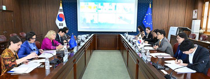[서울=뉴시스]한국과 유럽연합(EU)이 에너지, 환경, 기후변화 분야 협력을 강화하기 위해 강화를 위한 '제8차 한-EU 에너지·환경·기후변화 작업반 회의'를 개최했다고 21일 밝혔다. *재판매 및 DB 금지
