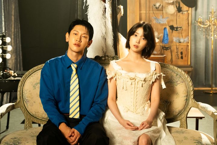 [서울=뉴시스] 크러쉬, 아이유. (사진 = 피네이션 제공) 2026.10.21. photo@newsis.com *재판매 및 DB 금지