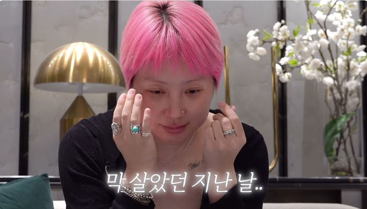 [서울=뉴시스] 가수 서인영이 경기 구리 아치울마을 임장에 나섰다가 과거를 후회하며 눈물을 흘렸다. (사진=유튜브 채널 '개과천선 서인영' 화면 캡처) 2026.10.22. photo@newsis.com *재판매 및 DB 금지