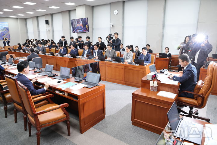 [서울=뉴시스] 최진석 기자 = 21일 여의도 국회에서 운영위원회 제3차 전체회의가 열리고 있다. 2026.10.21. myjs@newsis.com