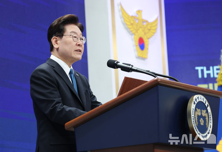 [서울=뉴시스] 조성봉 기자 = 이재명 대통령이 21일 서울 서대문구 경찰청에서 열린 제81주년 경찰의 날 기념식에서 기념사를 하고 있다. 2026.10.21. suncho21@newsis.com