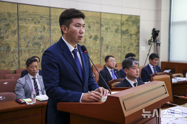 [서울=뉴시스] 정병혁 기자 = 유승민 대한체육회장이 21일 서울 여의도 국회에서 열린 문화체육관광위원회의 대한체육회 등에 대한 국정감사에서 업무보고를 하고 있다. 2026.10.21. jhope@newsis.com