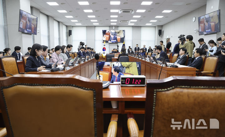 [서울=뉴시스] 최진석 기자 =지난 21일 여의도 국회에서 운영위원회 제3차 전체회의가 열리고 있다. 이날 회의에서는 2026년도 국정감사 보고 및 서류제출 요구의 건 및 증인 등 출석요구의 건이 처리되었다. 2026.10.21. myjs@newsis.com