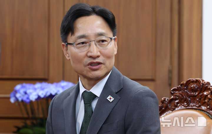 [서울=뉴시스] 최진석 기자 = 임광현 대통령 비서실장이 21일 여의도 국회를 찾아 조정식 국회의장을 예방하며 발언하고 있다. (공동취재) 2026.10.21. photo@newsis.com