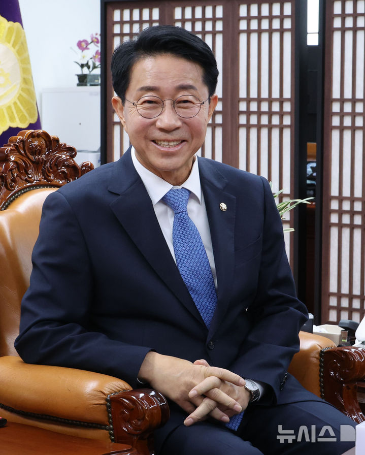 [서울=뉴시스] 최진석 기자 = 조정식 국회의장이 21일 여의도 국회에서 임광현 대통령 비서실장과 접견하며 발언하고 있다. (공동취재) 2026.10.21. photo@newsis.com