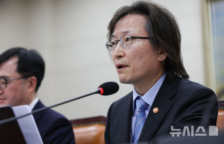 [서울=뉴시스] 김근수 기자 = 주병기 공정거래위원장이 21일 오전 서울 여의도 국회에서 열린 정무위원회 종합국정감사에서 질의에 답하고 있다. 2026.10.21. ks@newsis.com