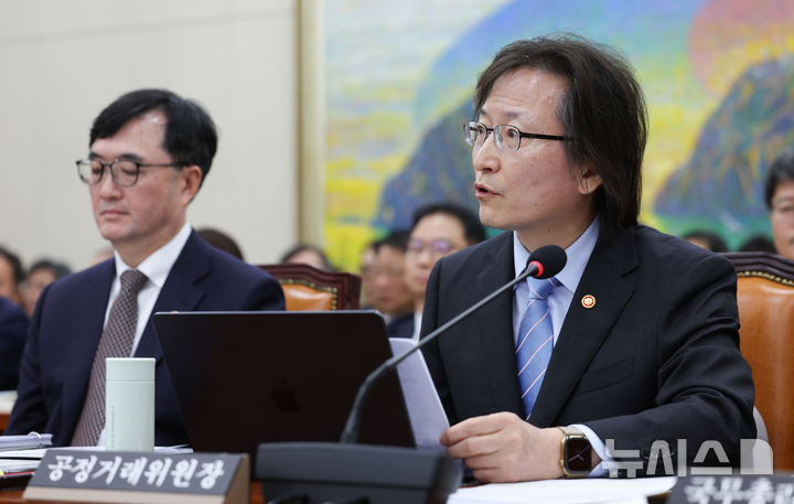 [서울=뉴시스] 김근수 기자 = 주병기 공정거래위원장이 21일 오전 서울 여의도 국회에서 열린 정무위원회 종합국정감사에서 질의에 답하고 있다. 2026.10.21. ks@newsis.com