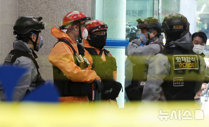 역삼 연쇄방화 사건 관련 실제 보도 이미지 40 - 21일 역삼동 빌딩 경찰 소방 합동 현장감식 촬영사진 8459