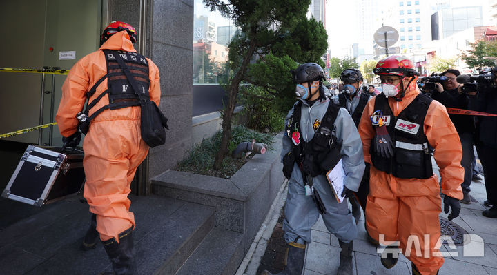 역삼 연쇄방화 사건 관련 실제 보도 이미지 43 - 21일 역삼동 빌딩 경찰 소방 합동 현장감식 촬영사진 8466