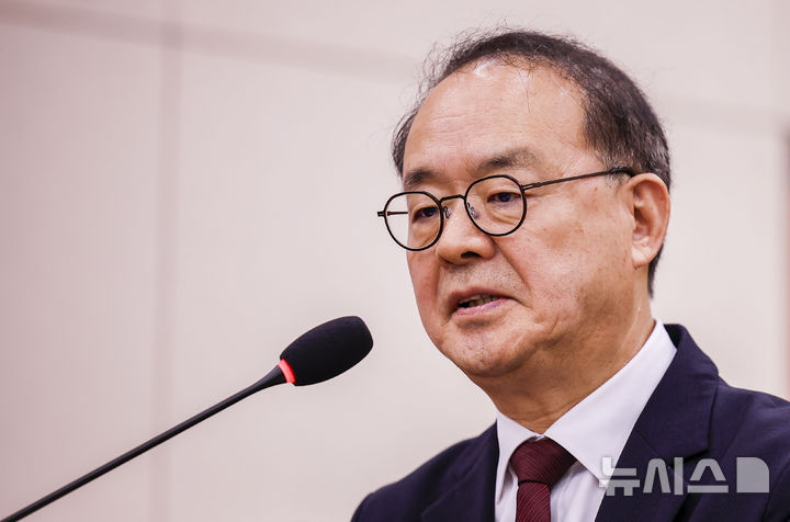 [서울=뉴시스] 정병혁 기자 = 이용수 대한축구협회 회장 직무대행이 21일 서울 여의도 국회에서 열린 문화체육관광위원회의 대한체육회 등에 대한 국정감사에서 질문에 답하고 있다. 2026.10.21. jhope@newsis.com