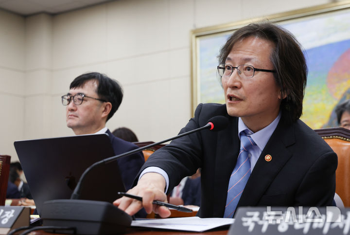 [서울=뉴시스] 김근수 기자 = 주병기 공정거래위원장이 21일 오후 서울 여의도 국회에서 열린 정무위원회 종합국정감사에서 질의에 답하고 있다. 2026.10.21. ks@newsis.com