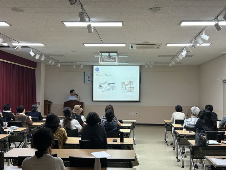[진주=뉴시스] 진주공예창작센터 공예트렌드 특강.(사진=진주문화관광재단 제공) 2026.10.22. photo@newsis.com *재판매 및 DB 금지
