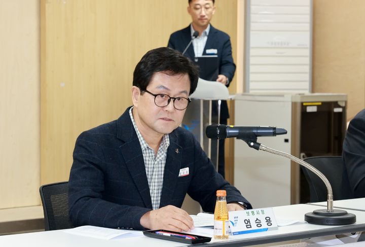 [보령=뉴시스] '공약이행평가단 회의'에 참석한 엄승용 시장. (사진=보령시청 제공) 2026.10.22. photo@newsis.com *재판매 및 DB 금지